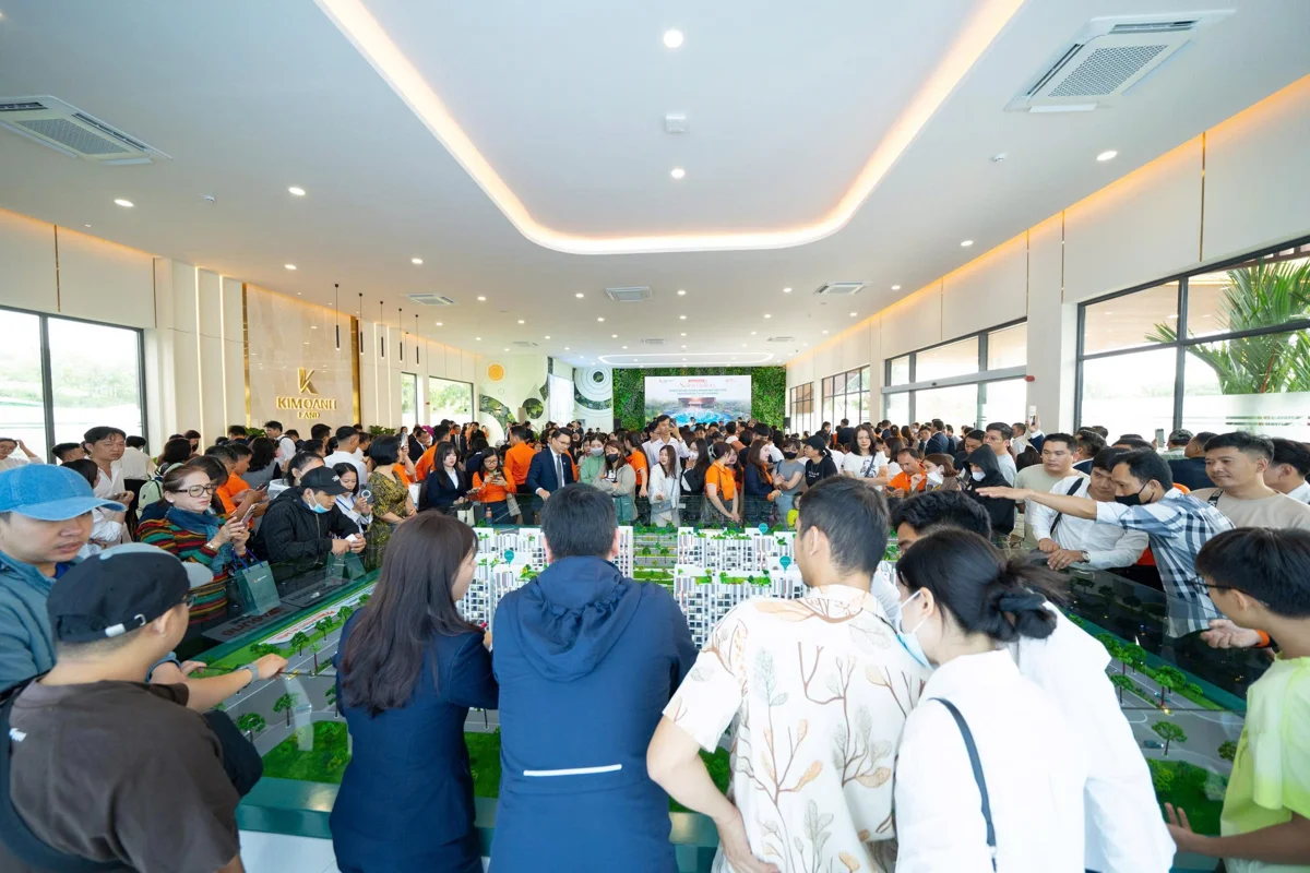 Khách tham quan sự kiện khai trương căn hộ mẫu K-Home Avenue